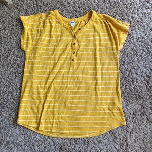 Cute button down old navy tshirt!!!!